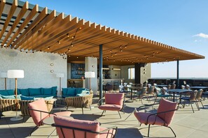 2 bares o lounges, bar en la azotea