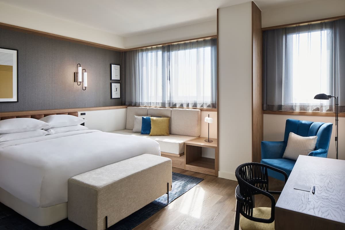 Superior kamer, 1 kingsize bed met slaapbank, uitzicht op stad | Een minibar, gratis wifi, beddengoed