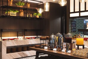 Desayuno buffet todos los días (con cargo)