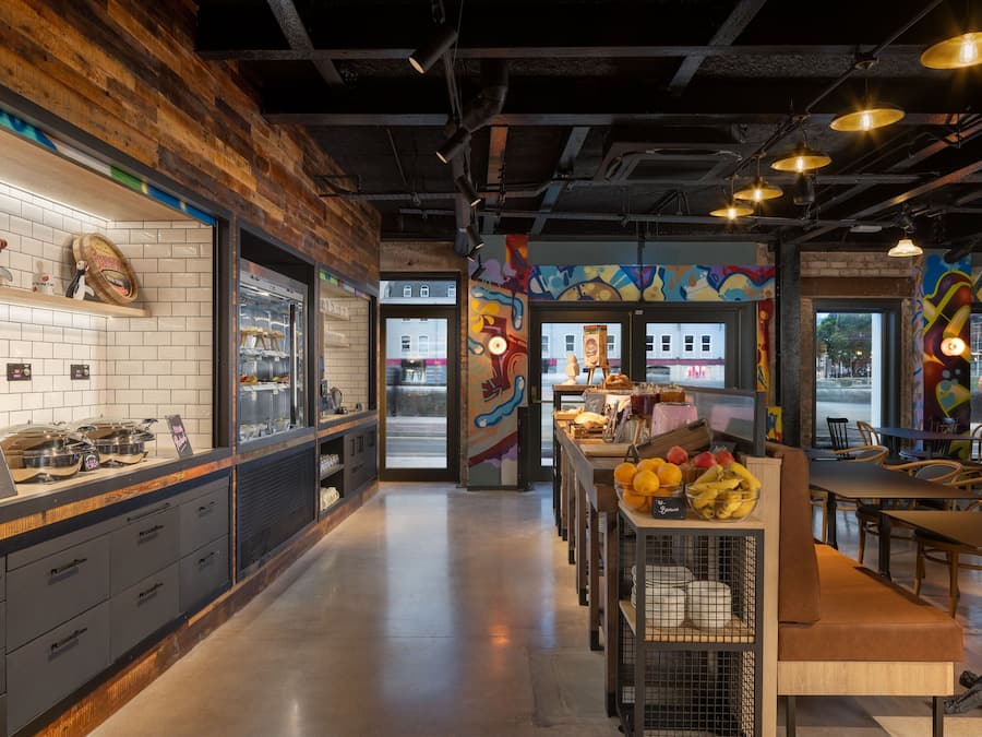 Daily continental breakfast (EUR 15 per person)