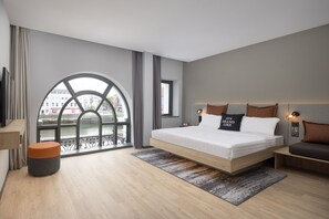 獨特裝潢、布置獨特、書桌、筆電工作空間