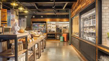 Daily continental breakfast (EUR 15 per person)