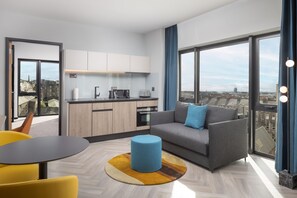 In-room safe, desk, laptop workspace, soundproofing - Residence Inn by Marriott Cork (Cork)