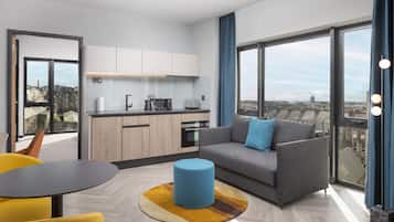 Estudio, 1 habitación | Caja fuerte, escritorio, espacio para trabajar con un portátil
