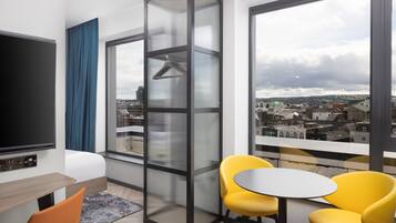 Studio, 1 Bedroom | In-room safe, desk, laptop workspace, soundproofing