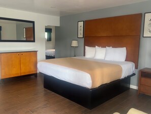 Deluxe Double Room | Free WiFi - Oceanside Inn & Suites (Oceanside)
