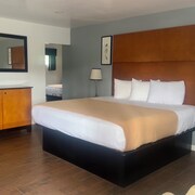 Oceanside Inn & Suites