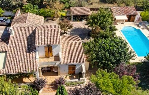 Amazing home in Beaumont-de-Pertuis