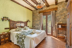 2 bedrooms, free WiFi, bed sheets - Apartment 'Peña Roya' with Mountain View, Shared Garden and Wi-Fi (Borrastre)