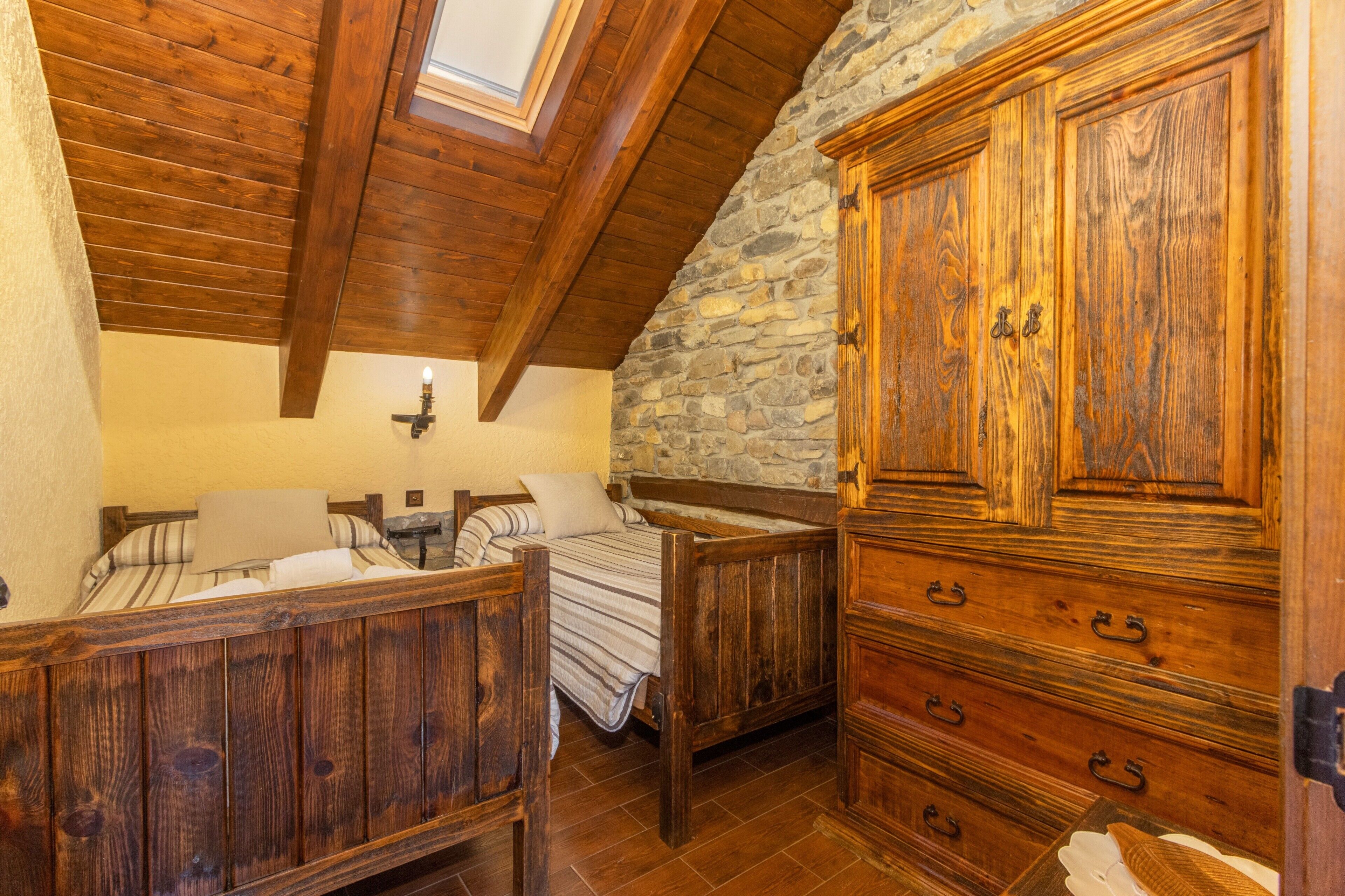 2 habitaciones, wifi gratis y ropa de cama 