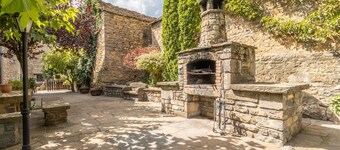 Apartment 'Larrás' with Mountain View, Shared Garden and Wi-Fi