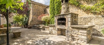 Apartment 'Larrás' with Mountain View, Shared Garden and Wi-Fi