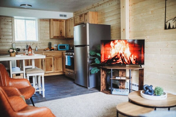 Smart TV, offices - Raven's Spruce Suite #7 Getaway (Fairbanks)