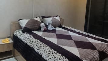 1 habitación, tabla de planchar con plancha, wifi y ropa de cama