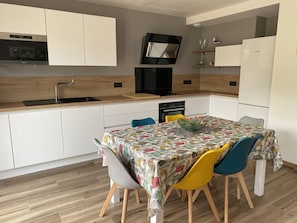 Fridge, microwave, oven, dishwasher