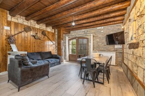 TV - Apartment 'Galamín' with Mountain View, Private Terrace and Wi-Fi (Borrastre)