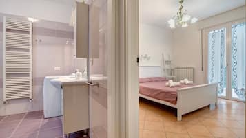 2 chambres, fer et planche Ă repasser, Wi-Fi gratuit, draps fournis