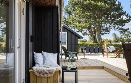 Awesome home in Bogense with WiFi
