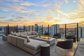 Terrace/patio - Mins to Sky Harbour Airport | 1BR nr Metro & Shops (Phoenix)