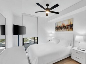 1 Schlafzimmer, Schreibtisch, Bügeleisen/Bügelbrett, Reisekinderbett