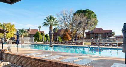Cozy 2-bedroom 2nd story condo with AC, fitness room and WiFi in St. George Utah