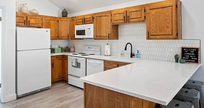 Cozy 2-bedroom 2nd story condo with AC, fitness room and WiFi in St. George Utah