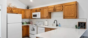 Cozy 2-bedroom 2nd story condo with AC, fitness room and WiFi in St. George Utah