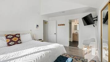 2 bedrooms, iron/ironing board, travel cot, WiFi