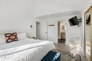 2 bedrooms, iron/ironing board, travel cot, WiFi