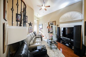 TV, offices - SVS: Three Bedroom Monthly Home with Massage Chair (Las Vegas)