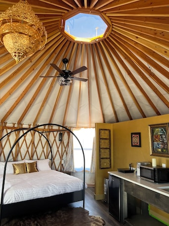 1 bedroom, WiFi, bed sheets. "The Lotus" Private Yurt at Nomad Yurts. Central to all Lake Powell offers.