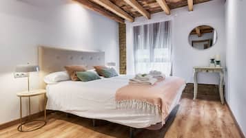 8 bedrooms, iron/ironing board, free WiFi, bed sheets