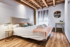 8 bedrooms, iron/ironing board, free WiFi, bed sheets - Country House 'Casa Rural Nogalia' with Private Terrace, Private Garden and Wi-Fi (Villanueva de los Nabos)