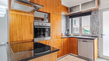 Frigorífic, microones, forn i placa de cuina