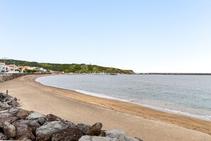 Nær stranden