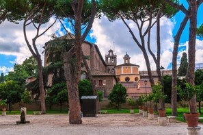 Exterior - Top floor, Luxury Suite Over the Tiber, stunning view of the river and skyline! (Roma)