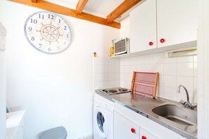 Fridge, microwave, oven, cookware/dishes/utensils