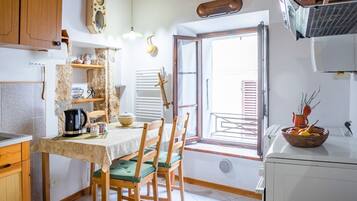 Kühlschrank, Ofen, Herdplatte, Toaster