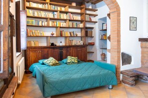 1 bedroom, iron/ironing board, Internet, bed sheets