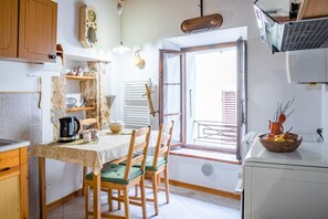 Fridge, oven, stovetop, toaster