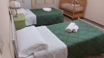3 Schlafzimmer, Bügeleisen/Bügelbrett, WLAN, Bettwäsche