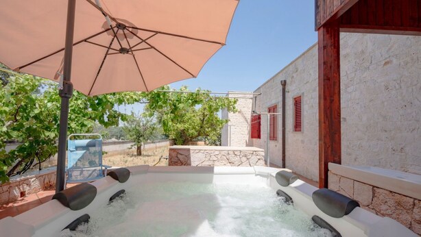 Outdoor spa tub - Family&Fun - Joyful Villa with hydromassage tub (Virbo)