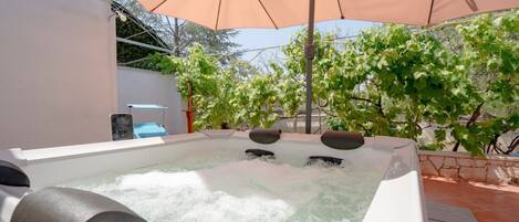 Bain à remous extérieur