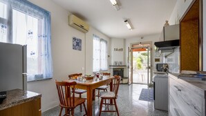 Dining - Family&Fun - Joyful Villa with hydromassage tub (Virbo)