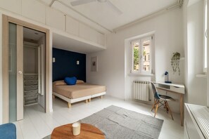 1 dormitorio, tabla de planchar con plancha, wifi y ropa de cama