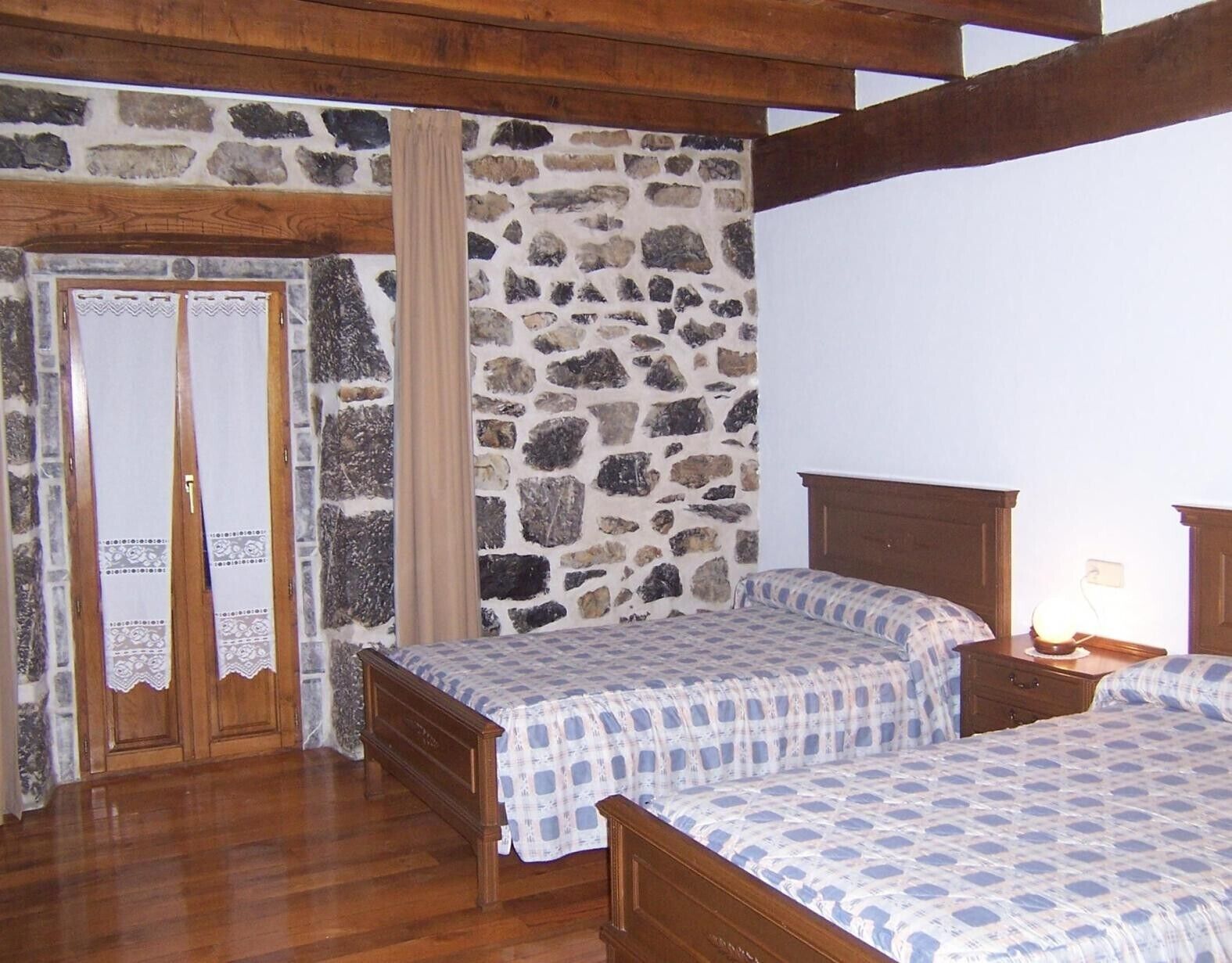 5 chambres, fer et planche à repasser, Wi-Fi gratuit, draps fournis