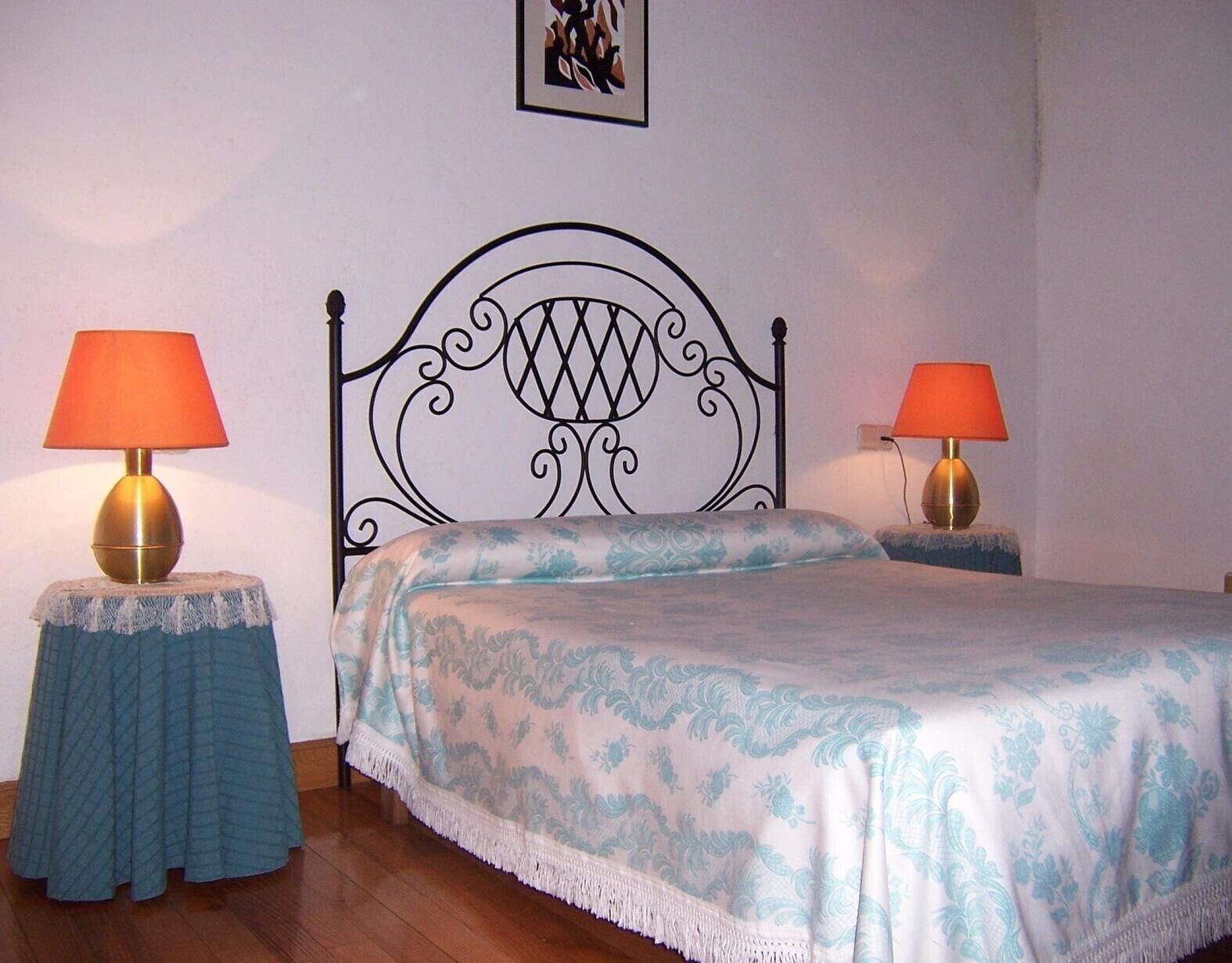 5 bedrooms, iron/ironing board, free WiFi, bed sheets