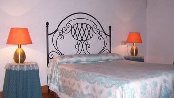 5 bedrooms, iron/ironing board, free WiFi, bed sheets