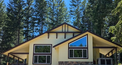 Gnome Home: Cozy duplex studio apartment with AC, WiFi, in peaceful Packwood