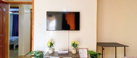 2 slaapkamers, een bureau, een strijkplank/strijkijzer, wifi